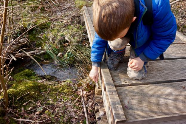 A child discovers a geocache! Credit: Adobe