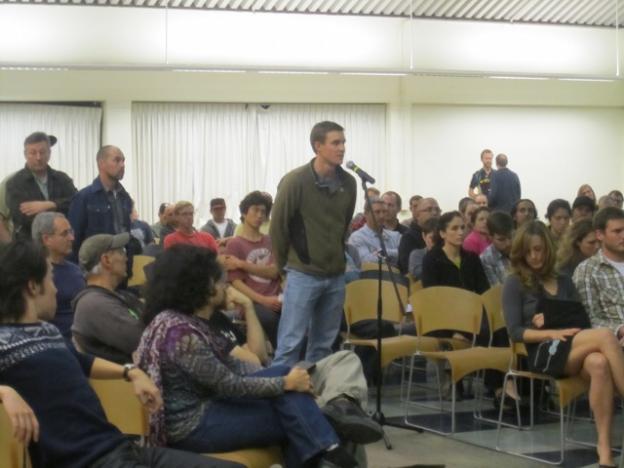 One of a dozen audience members posing a question to the panel. HIlltromper photo.